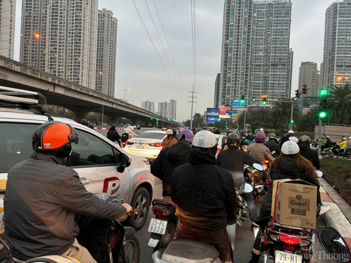 Giao thông Hà Nội 'dễ thở' ngày cuối năm