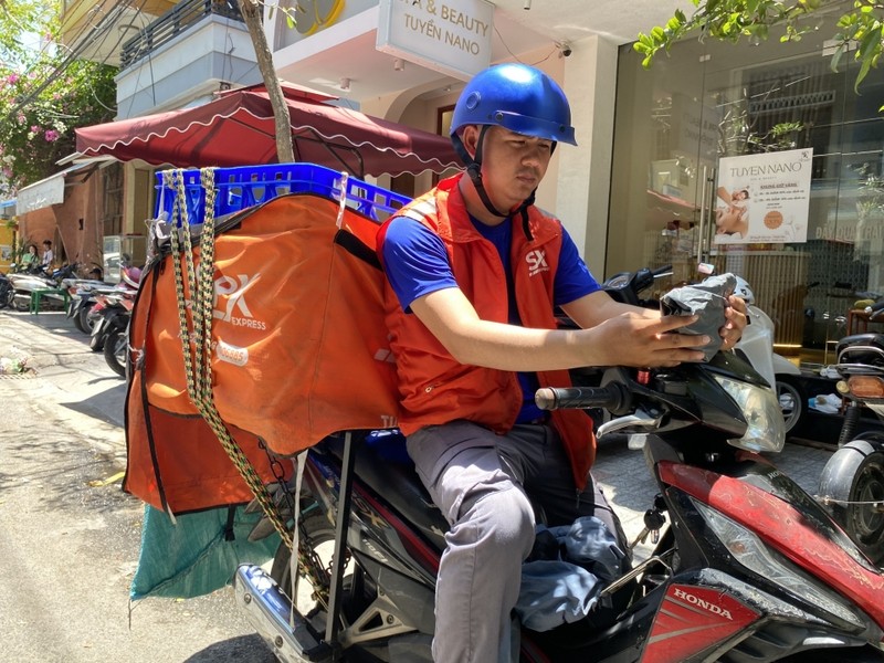 Tết Nguyên đán là thời điểm nhiều tài xế, shipper phải chịu áp lực nặng nề. Ảnh minh họa Tết Nguyên đán là thời điểm nhiều tài xế, shipper phải chịu áp lực nặng nề. Ảnh minh họa