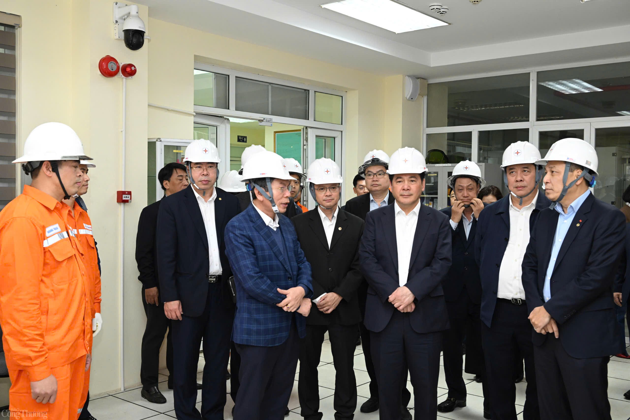 Bộ trưởng Nguyễn Hồng Diên kiểm tra công tác cấp điện Tết Bộ trưởng Nguyễn Hồng Diên kiểm tra công tác cấp điện Tết