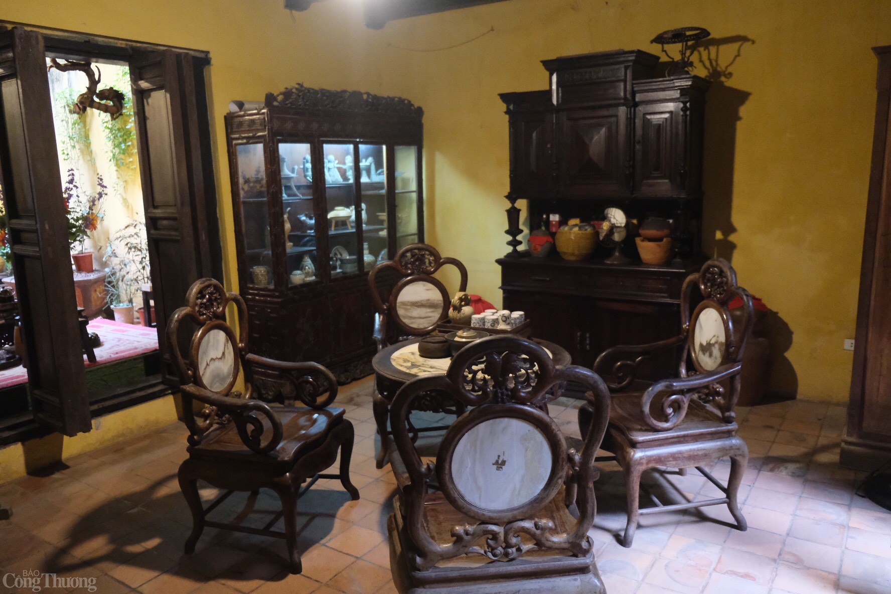 Ngôi nhà trở thành điểm thông tin, tuyên truyền, giới thiệu đến người dân và du khách về ngôi nhà phố của người Việt trong khu Phố cổ Hà Nội, kỹ thuật xây dựng nhà truyền thống (mặt ngoài công trình, tổ chức không gian bên trong ngôi nhà). Ngày 16/2 năm 2004, ngôi nhà 87 Mã Mây là Di sản cấp Quốc gia đã được công nhận là Di sản cấp Quốc gia. Ảnh: Lê An