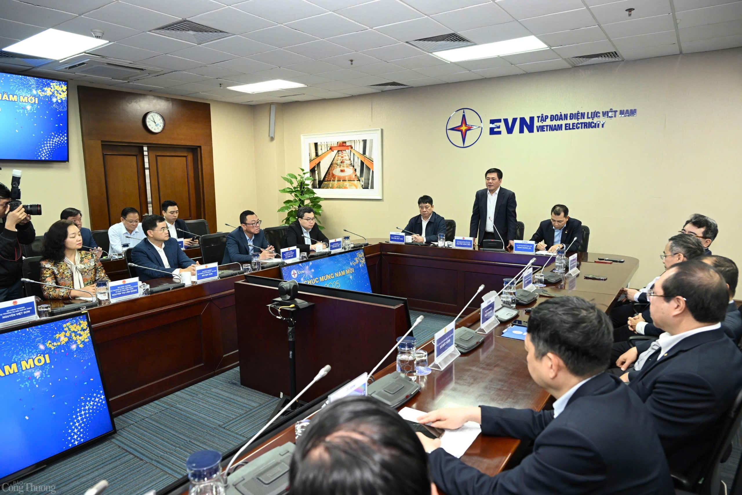 Bộ trưởng Nguyễn Hồng Diên: Không để thiếu điện trong mọi tình Bộ trưởng Nguyễn Hồng Diên: Không để thiếu điện trong mọi tình