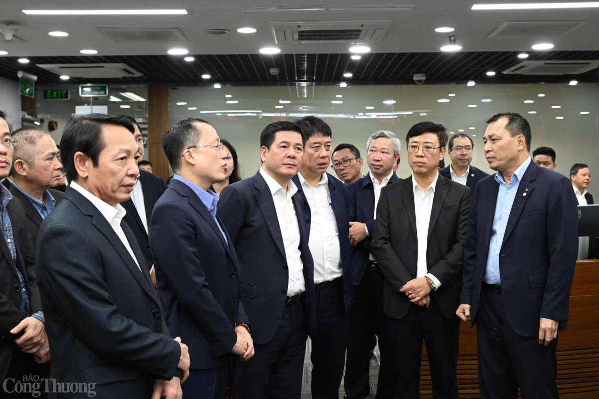 Bộ trưởng Nguyễn Hồng Diên: Không để thiếu điện trong mọi tình Bộ trưởng Nguyễn Hồng Diên: Không để thiếu điện trong mọi tình