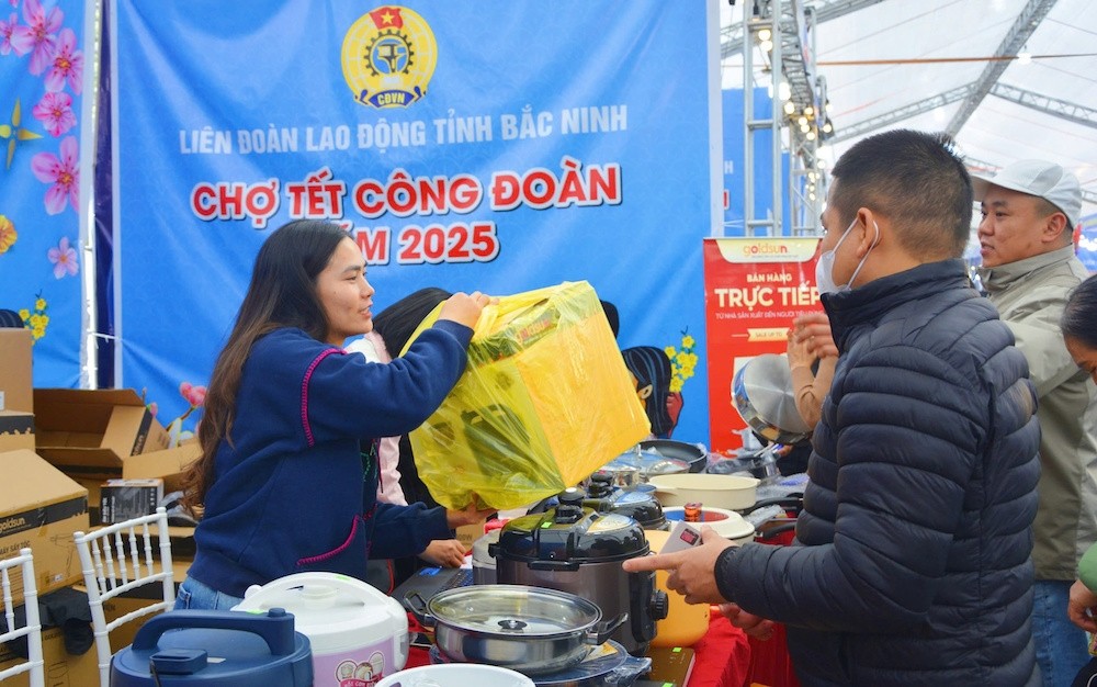 Công tác chăm lo cho đoàn viên, người lao động dịp Tết Nguyên đán 2025 được các cấp công đoàn cả nước tích cực triển khai Công tác chăm lo cho đoàn viên, người lao động dịp Tết Nguyên đán 2025 được các cấp công đoàn cả nước tích cực triển khai
