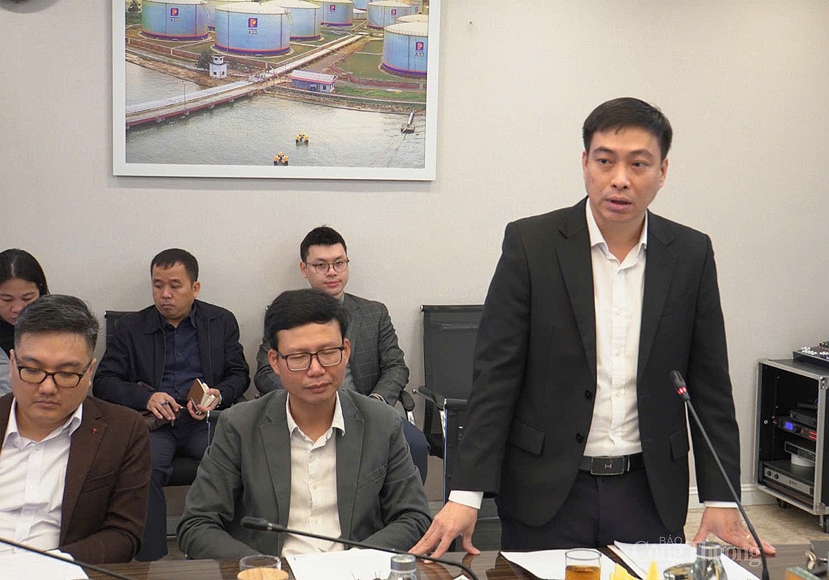 ông Bùi Nguyễn Anh Tuấn – Phó Vụ trưởng Vụ Thị trường trong nước (Bộ Công Thương) phát biểu tại buổi làm việc với Tập đoàn Xăng dầu Việt Nam (Petrolimex) ông Bùi Nguyễn Anh Tuấn – Phó Vụ trưởng Vụ Thị trường trong nước (Bộ Công Thương) phát biểu tại buổi làm việc với Tập đoàn Xăng dầu Việt Nam (Petrolimex)