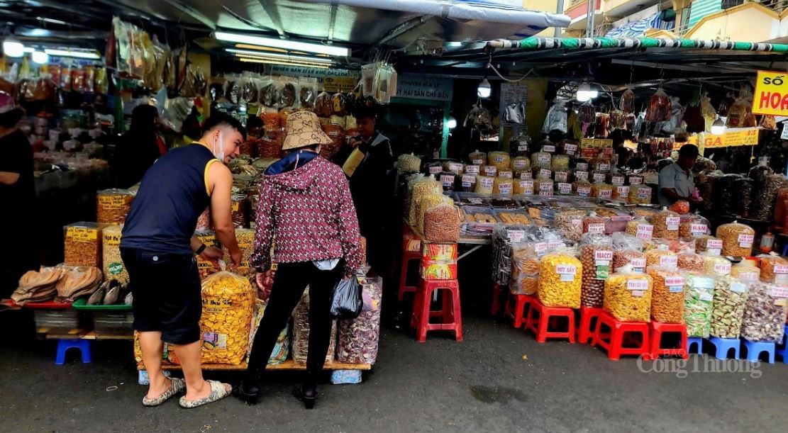 Theo các tiểu thương chợ Bình Tây, sức mua năm nay