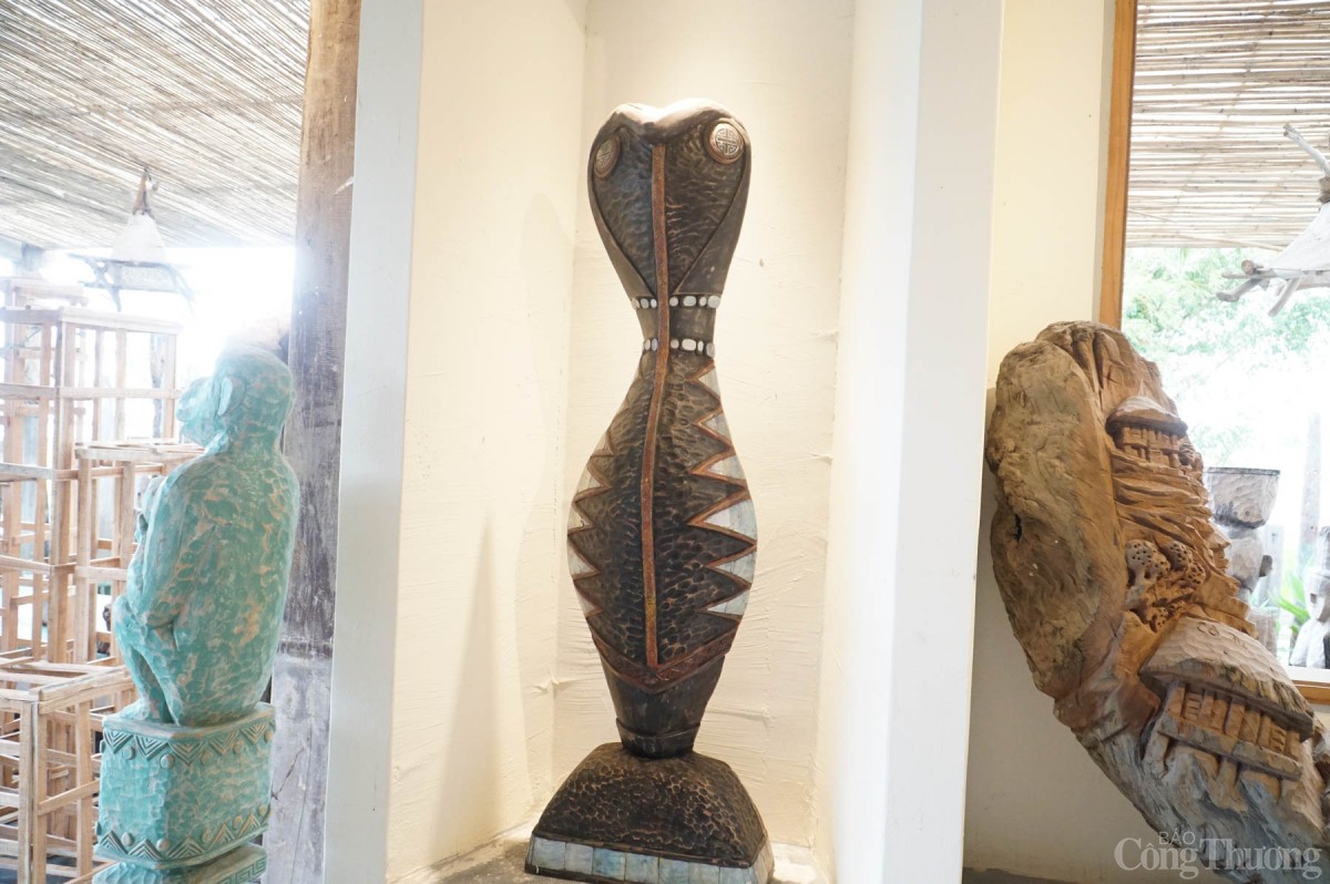 Rắn là một trong 12 con Giáp, biểu tượng của năm Tỵ. Linh vật rắn tượng trưng cho sự phát triển, tái sinh, sự may mắn