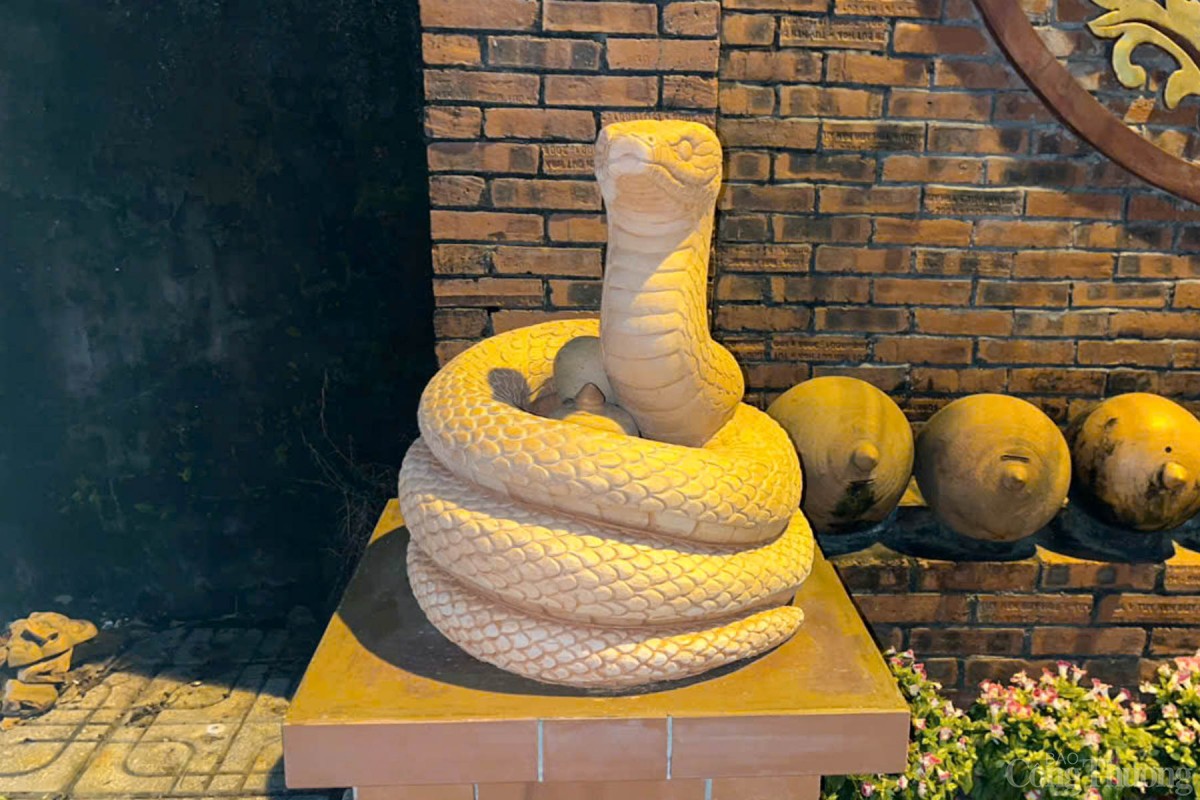 Ngắm linh vật năm Tỵ qua bàn tay nghệ nhân Hội An