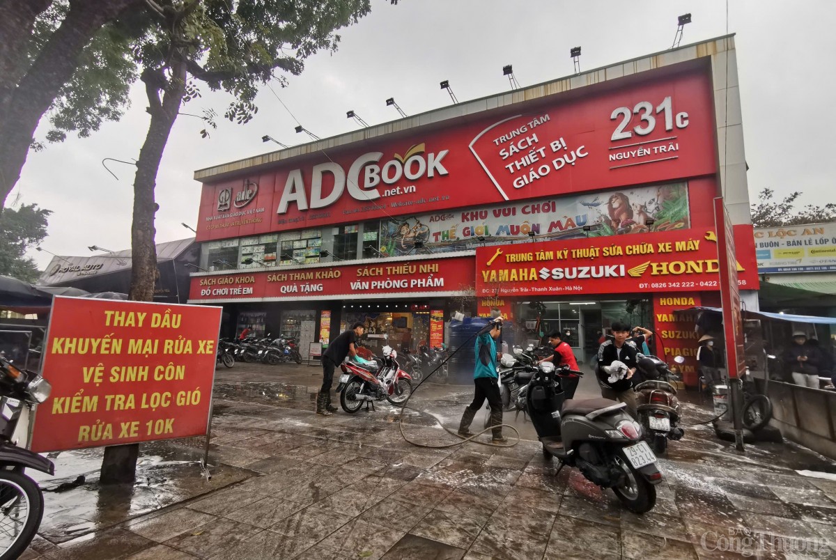 Ngày kiếm 15 triệu nhờ 'xông hơi' cho xe máy dịp Tết