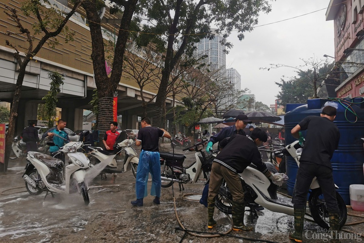 Ngày kiếm 15 triệu nhờ 'xông hơi' cho xe máy dịp Tết