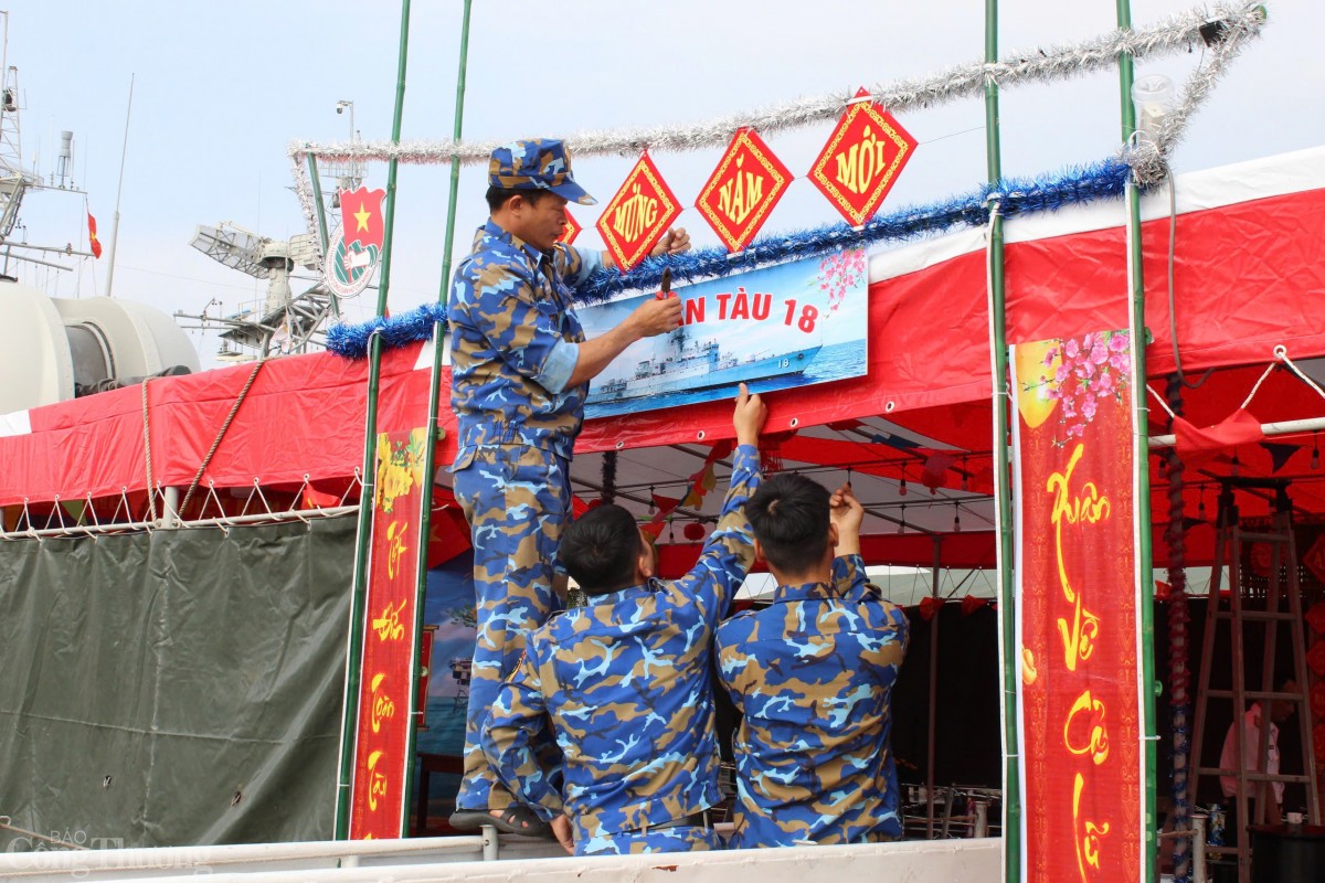 Xuân ấm áp, tết yêu thương tại Lữ đoàn 171 Hải quân Xuân ấm áp, tết yêu thương tại Lữ đoàn 171 Hải quân