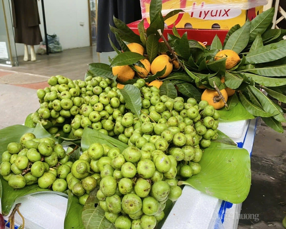 Nhiều loại trái cây nội truyền thống trong mâm ngũ quả như trái sung, trái leekima. Ảnh: Nguyễn Vân Nhiều loại trái cây nội truyền thống trong mâm ngũ quả như trái sung, trái leekima. Ảnh: Nguyễn Vân