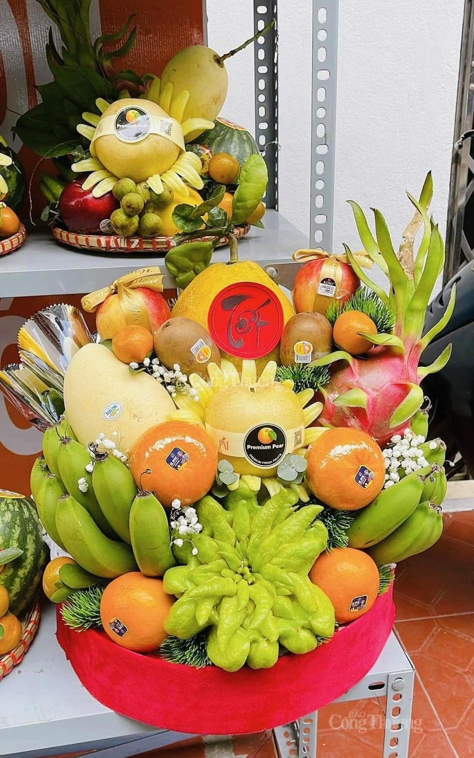Một mẫu ngũ quả được lên sẵn cho khách hàng. Ảnh: Nguyễn Vân Một mẫu ngũ quả được lên sẵn cho khách hàng. Ảnh: Nguyễn Vân