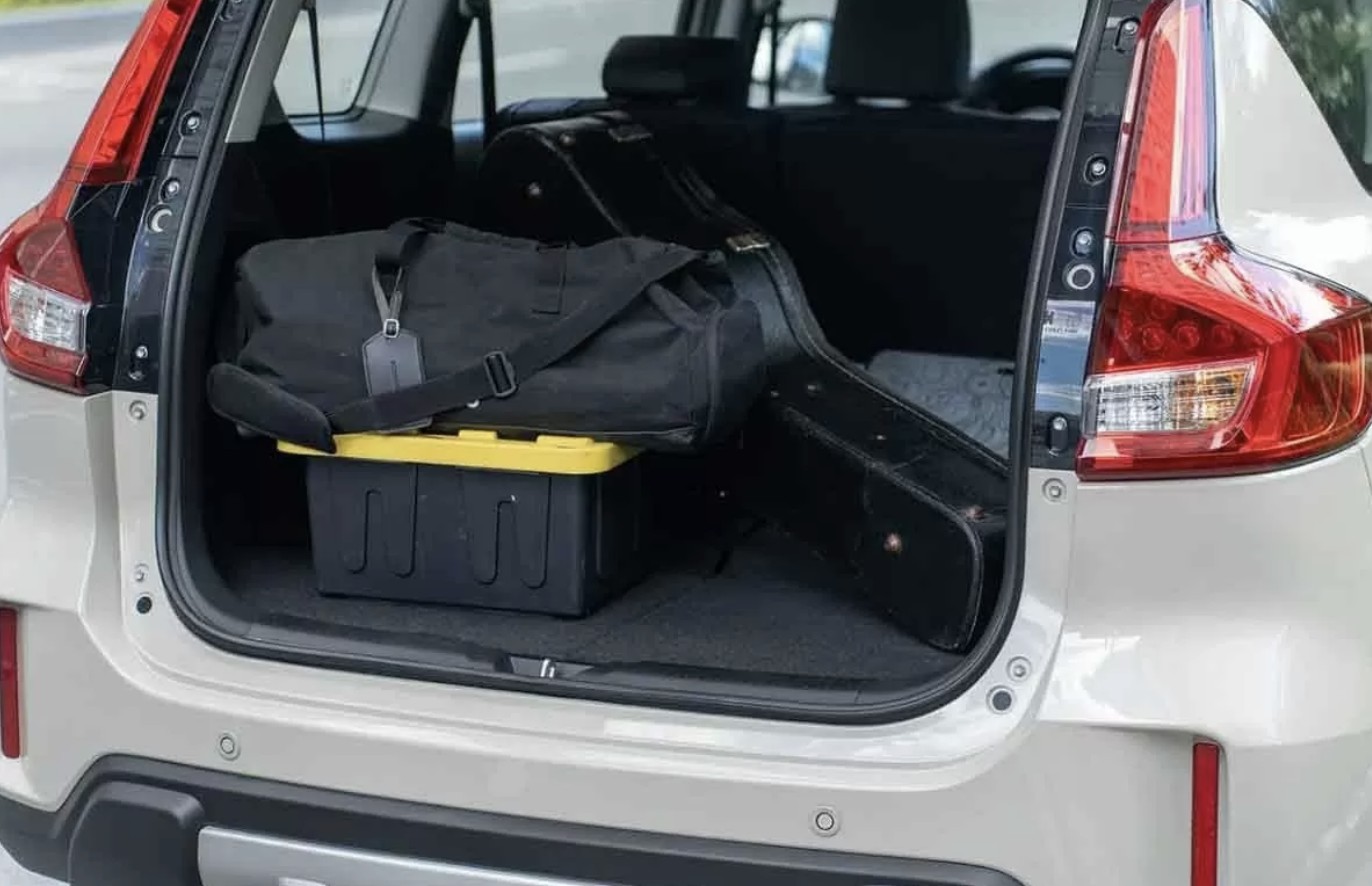 Việc sắp xếp gọn hành lý sẽ giúp tài xế chở được nhiều hàng hơn. Ảnh: Vy Lê