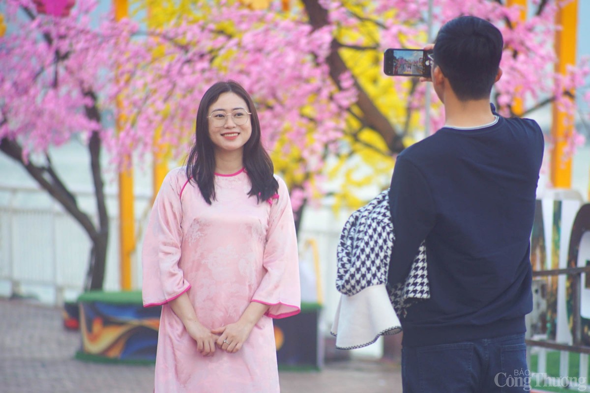 Rạng rỡ đón Xuân trong tà áo dài