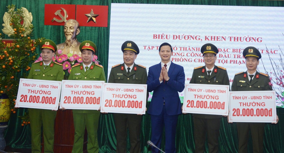Bắc Ninh thưởng nóng chuyên án phá đường dây lừa đảo xuyên biên giới Bắc Ninh thưởng nóng chuyên án phá đường dây lừa đảo xuyên biên giới
