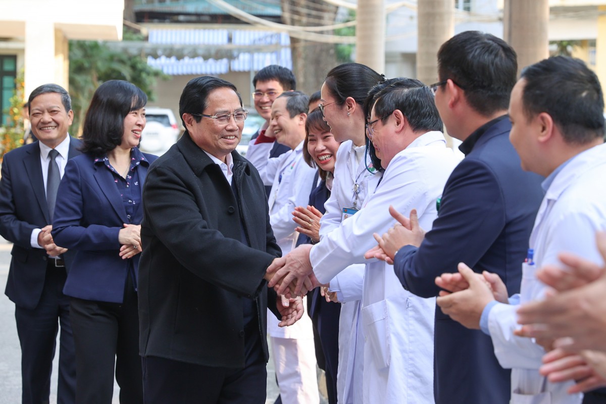 Thủ tướng Phạm Minh Chính chúc Tết, kiểm tra công tác ứng trực Tết, sẵn sàng khám, chữa bệnh phục vụ nhân dân tại Bệnh viện Phổi Trung ương - Ảnh: VGP/Nhật Bắc Thủ tướng Phạm Minh Chính chúc Tết, kiểm tra công tác ứng trực Tết, sẵn sàng khám, chữa bệnh phục vụ nhân dân tại Bệnh viện Phổi Trung ương - Ảnh: VGP/Nhật Bắc