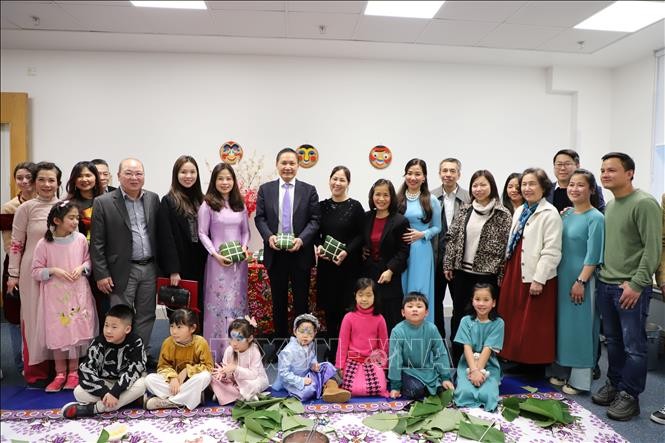 Tết của những tham tán thương mại xa nhà Tết của những tham tán thương mại xa nhà