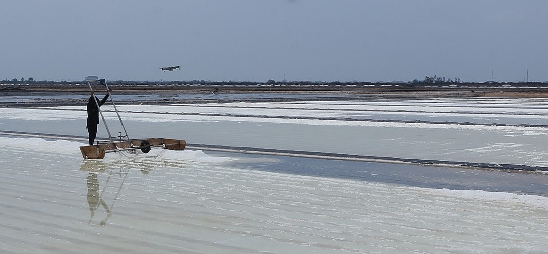 Đầu năm mua muối lấy may