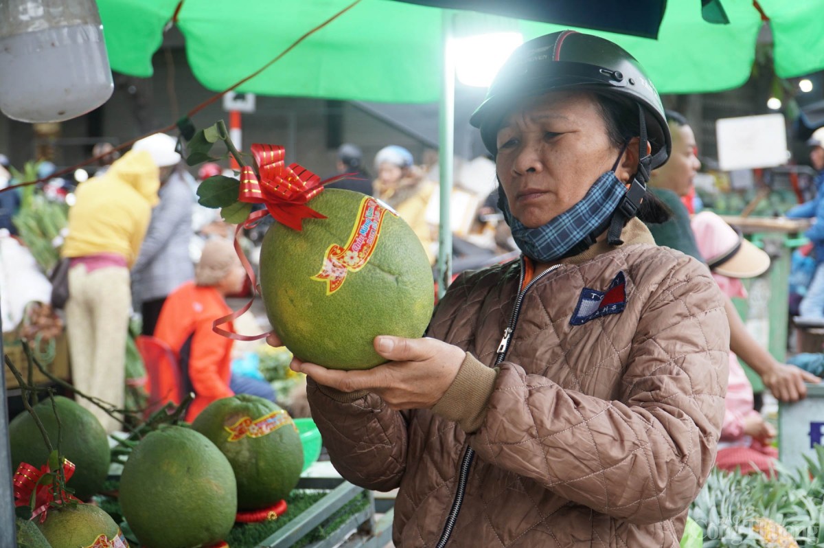 Giá bưởi xanh bày mâm ngũ quả có giá từ 45.000 - 70.000 đồng/kg tùy loại