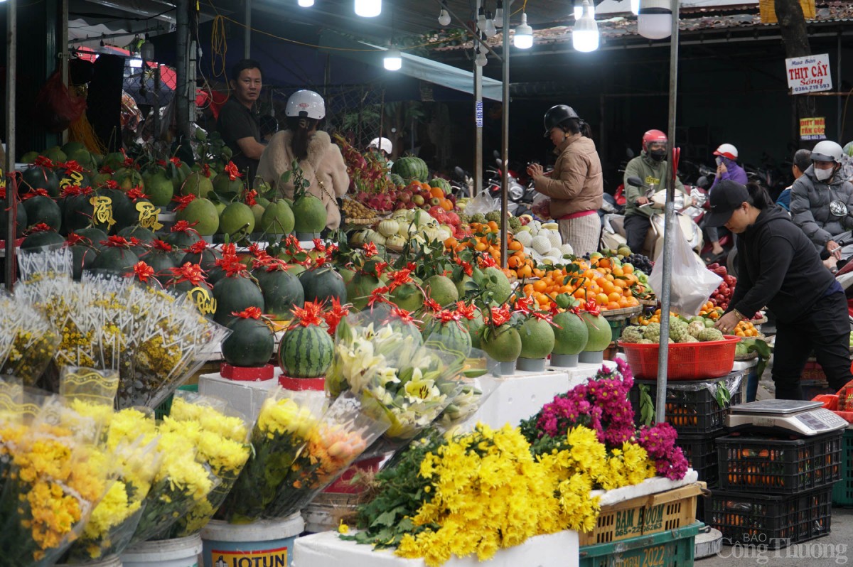Ghi nhận của PV, hàng hóa tại chợ dồi dào, giá cả nhiều mặt hàng trong ngày cuối năm tăng nhẹ