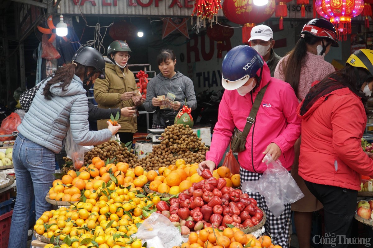 Giá các loại trái cây ghi nhận tăng khoảng 15 - 20% so với ngày thường