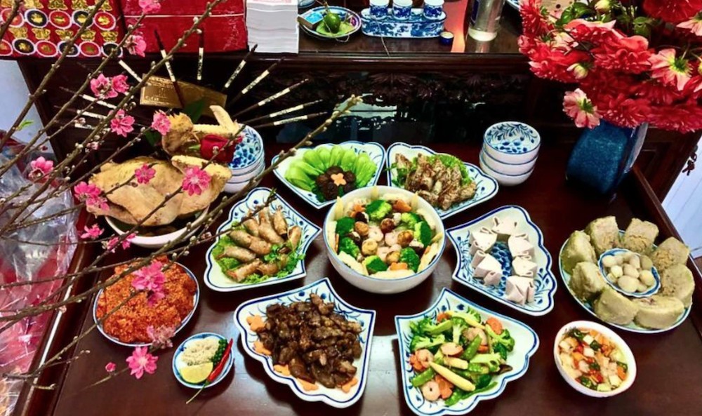 Mâm cúng mùng 2 Tết 2025 ở mỗi vùng miền Việt Nam đều mang những đặc trưng riêng. Phản ánh phong tục và văn hóa địa phương. Mâm cúng mùng 2 Tết 2025 ở mỗi vùng miền Việt Nam đều mang những đặc trưng riêng. Phản ánh phong tục và văn hóa địa phương.