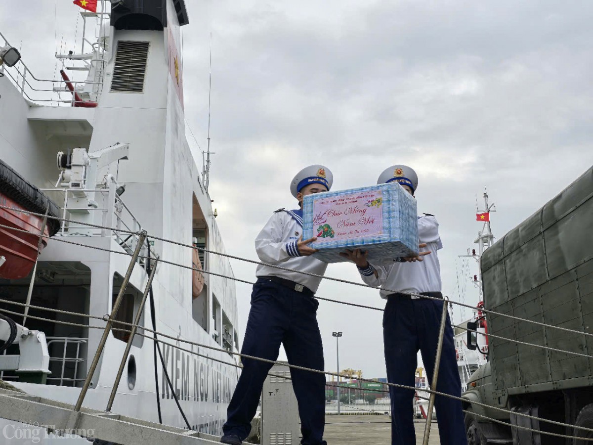 Giữ vững chủ quyền biển đảo thiêng liêng của Tổ quốc Giữ vững chủ quyền biển đảo thiêng liêng của Tổ quốc