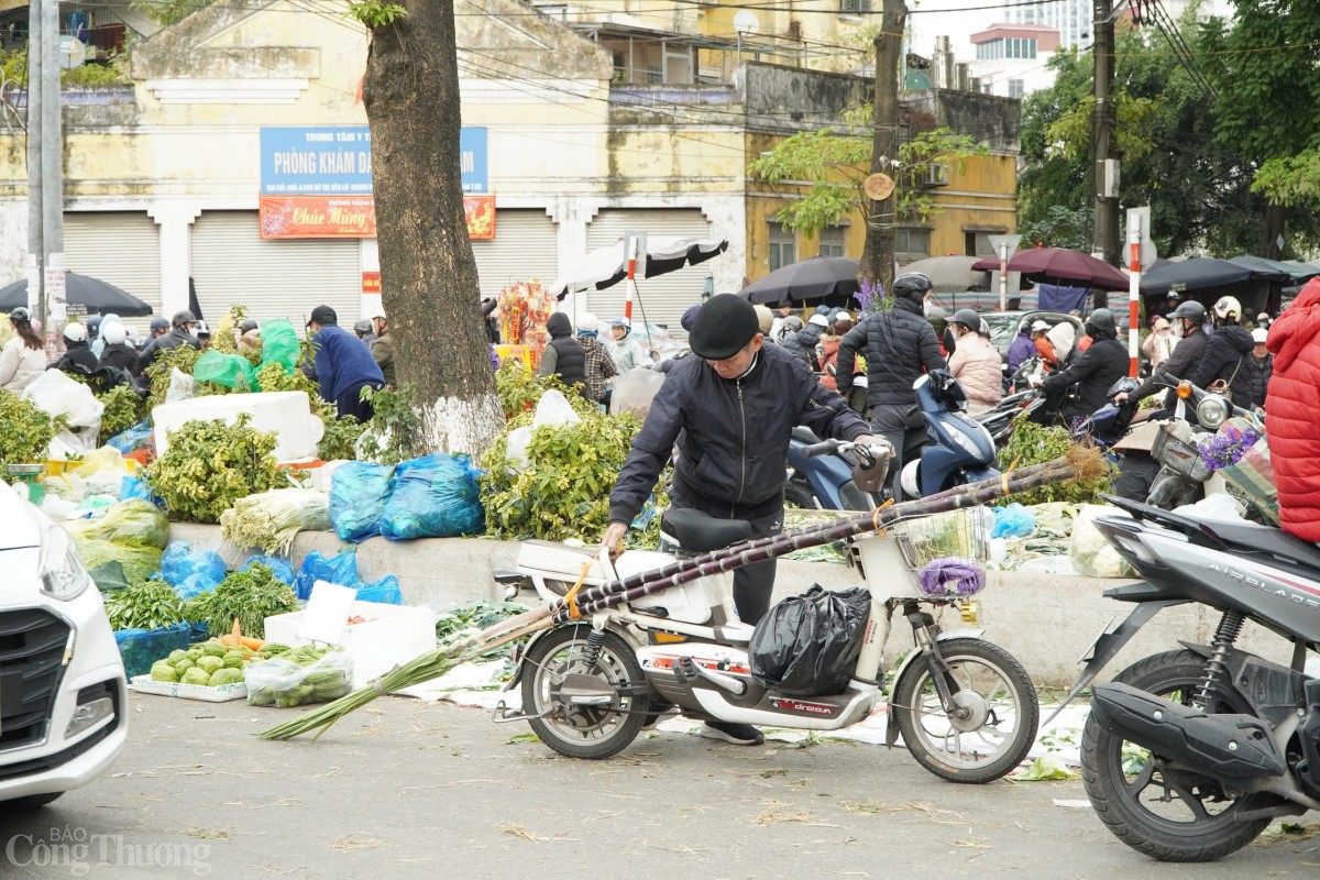 Người Việt Nam quan niệm rằng thắp hương mía trong ngày Tết là để cầu mong một năm mới an lành, ngọt ngào và tràn đầy may mắn. Người Việt Nam quan niệm rằng thắp hương mía trong ngày Tết là để cầu mong một năm mới an lành, ngọt ngào và tràn đầy may mắn.