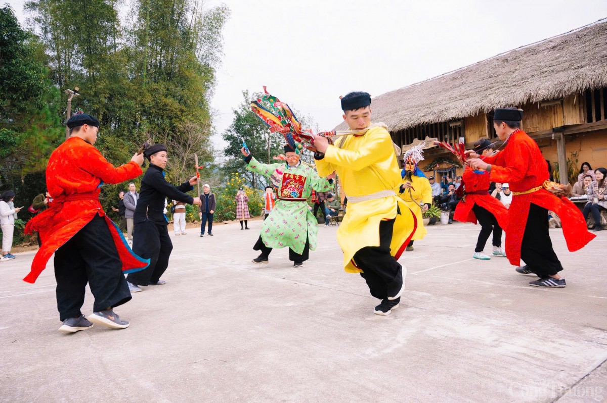 Lời kể về 'dấu mốc' trưởng thành của các chàng trai Dao Lời kể về 'dấu mốc' trưởng thành của các chàng trai Dao