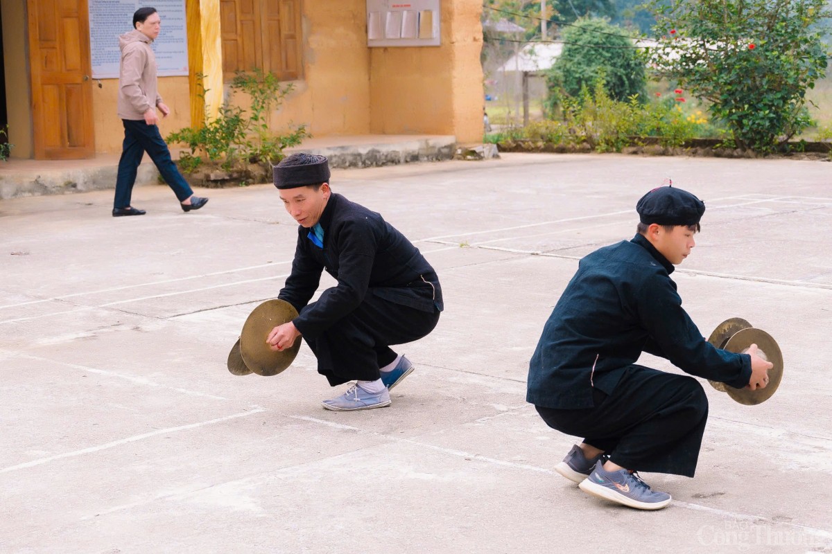 Lời kể về dấu mốc trưởng thành của các chàng trai Dao Lời kể về dấu mốc trưởng thành của các chàng trai Dao