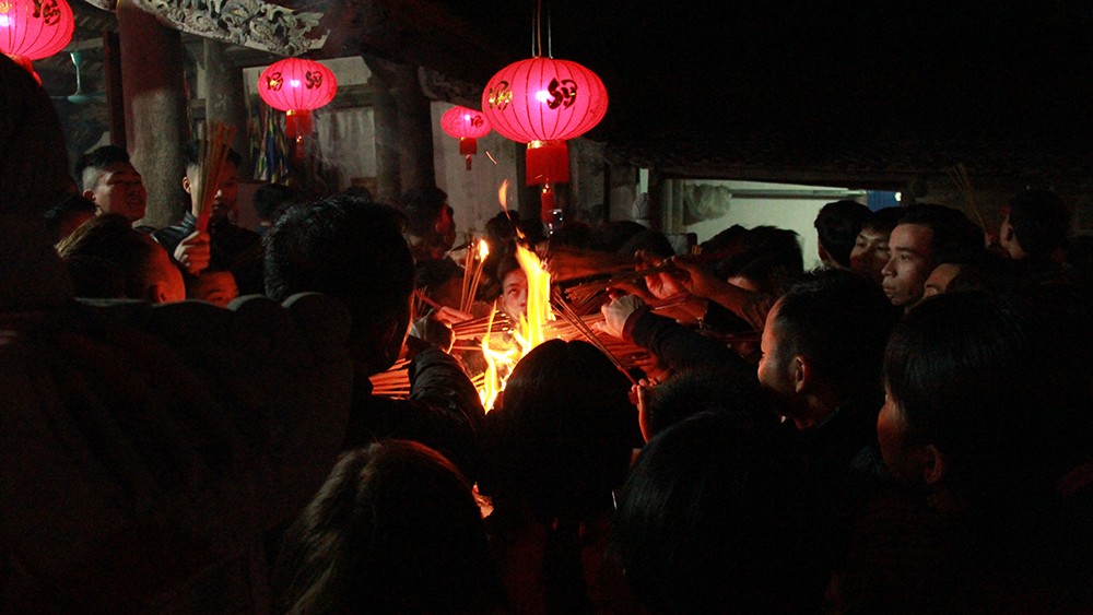 Xin lửa đầu năm Xin lửa đầu năm