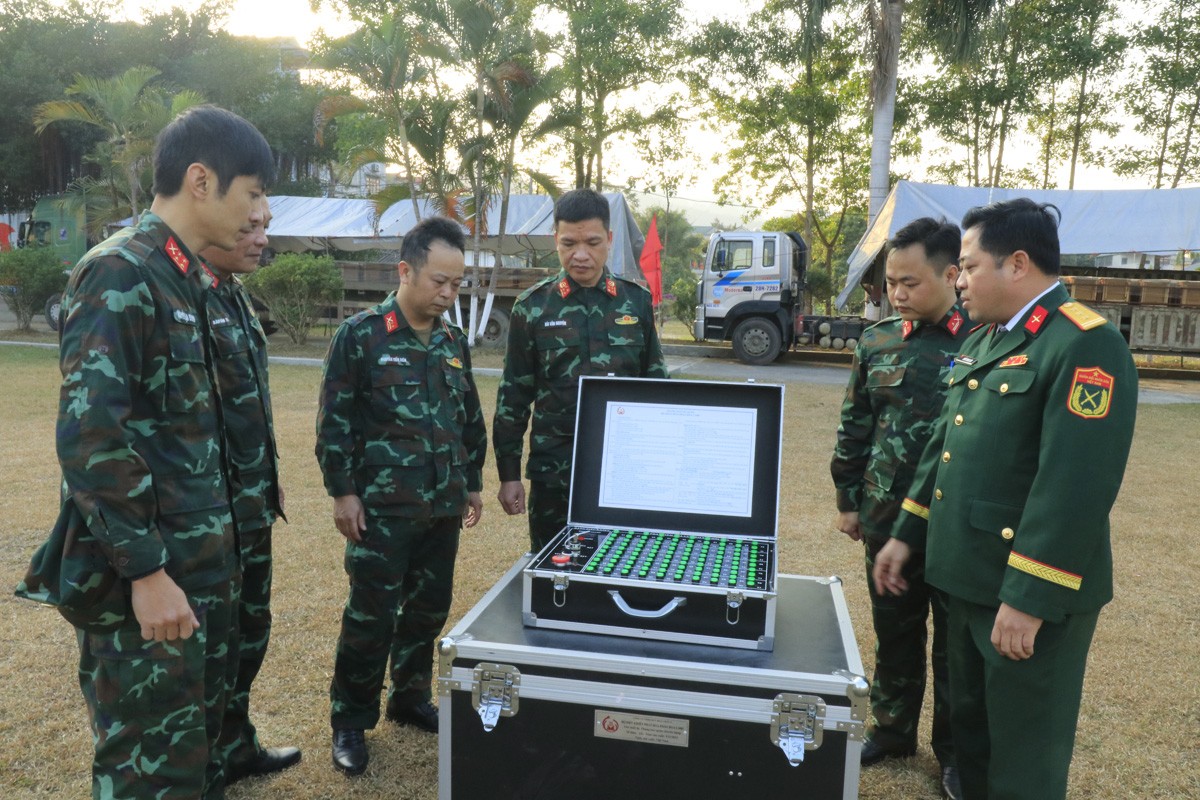 Hòa Bình rực rỡ đêm giao thừa đón năm mới Ất Tỵ Hòa Bình rực rỡ đêm giao thừa đón năm mới Ất Tỵ