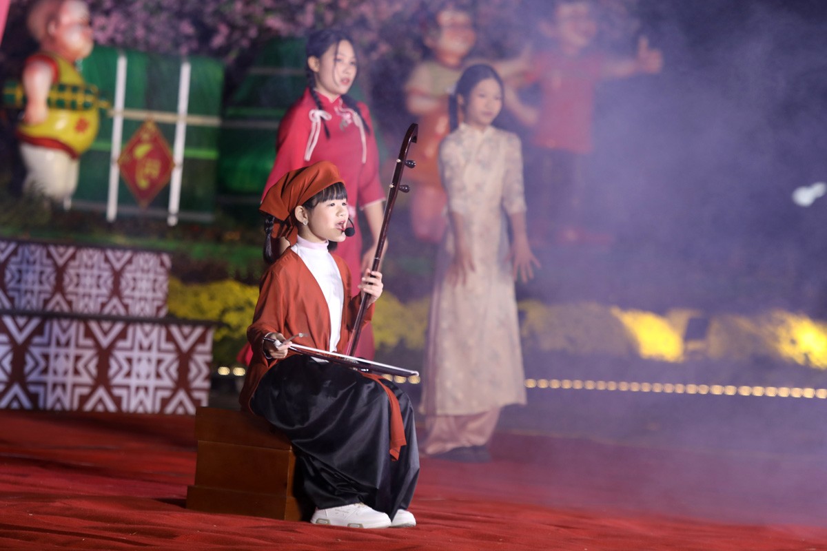 Hòa Bình rực rỡ đêm giao thừa đón năm mới Ất Tỵ Hòa Bình rực rỡ đêm giao thừa đón năm mới Ất Tỵ