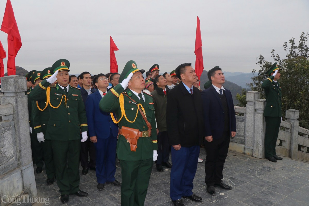 Lễ chào cờ sáng mùng 1 Tết nơi cực Bắc của Tổ quốc Lễ chào cờ sáng mùng 1 Tết nơi cực Bắc của Tổ quốc