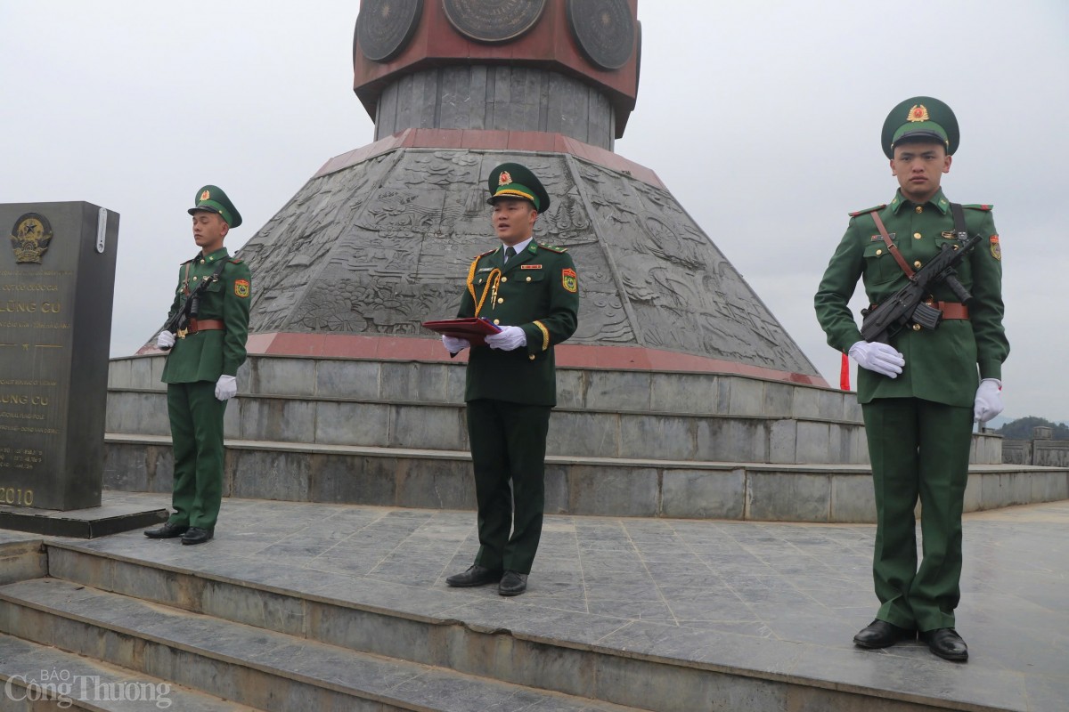 Lễ chào cờ sáng mùng 1 Tết nơi cực Bắc của Tổ quốc Lễ chào cờ sáng mùng 1 Tết nơi cực Bắc của Tổ quốc