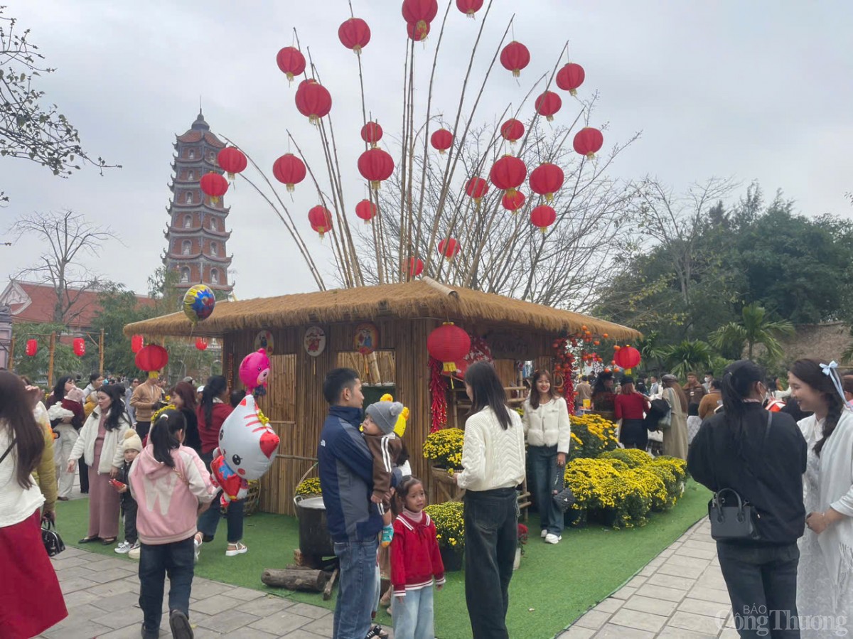 Người dân háo hức đón xuân mới Ất Tỵ Người dân háo hức đón xuân mới Ất Tỵ