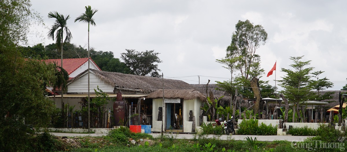 Độc đáo các tác phẩm điêu khắc gỗ từ củi lũ