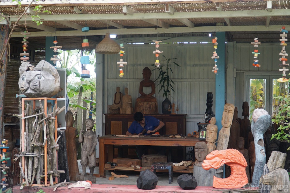 Độc đáo các tác phẩm điêu khắc gỗ từ củi lũ