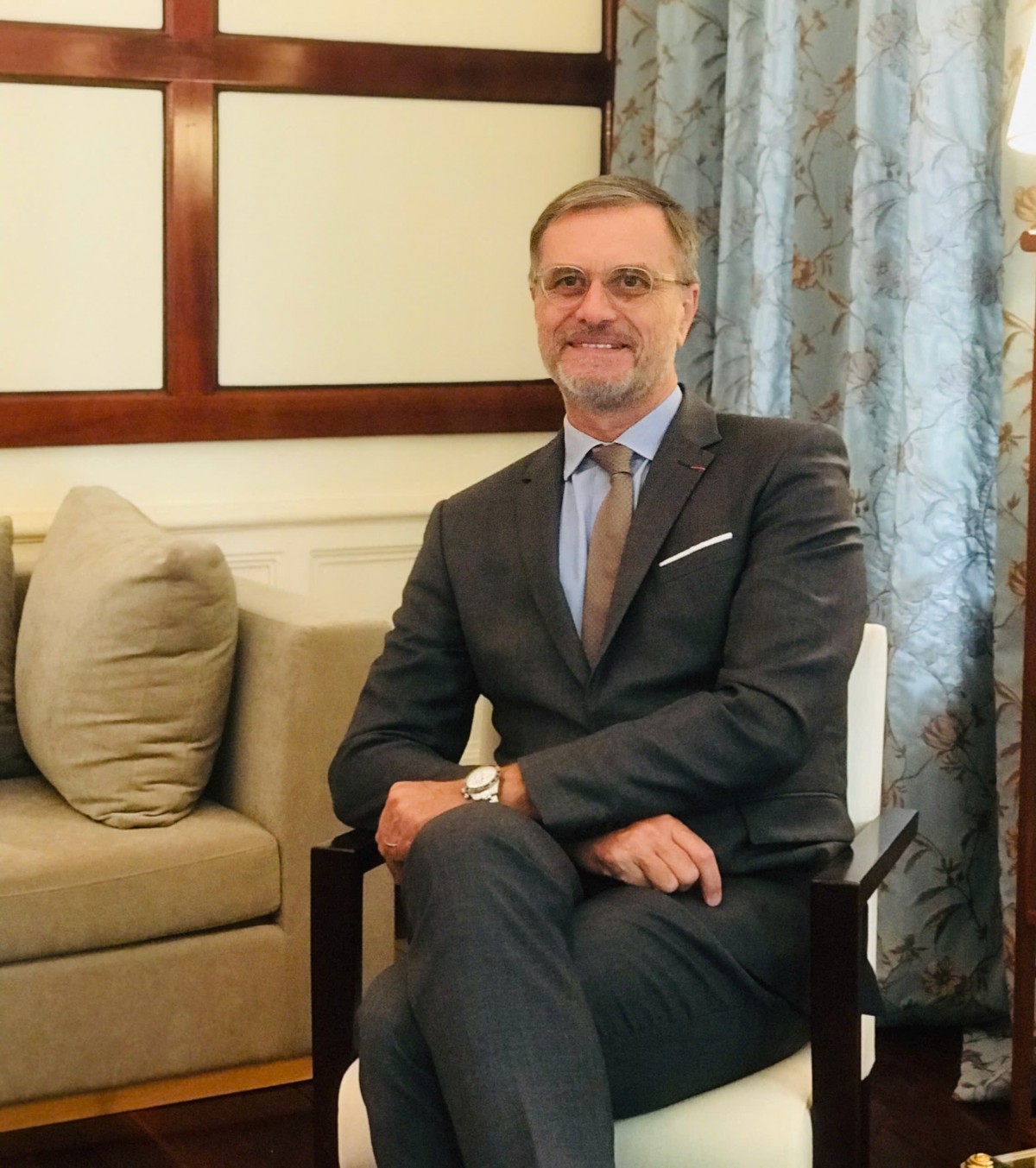 Đại sứ Pháp tại Việt Nam Olivier Brochet. Ảnh: Hoa Quỳnh