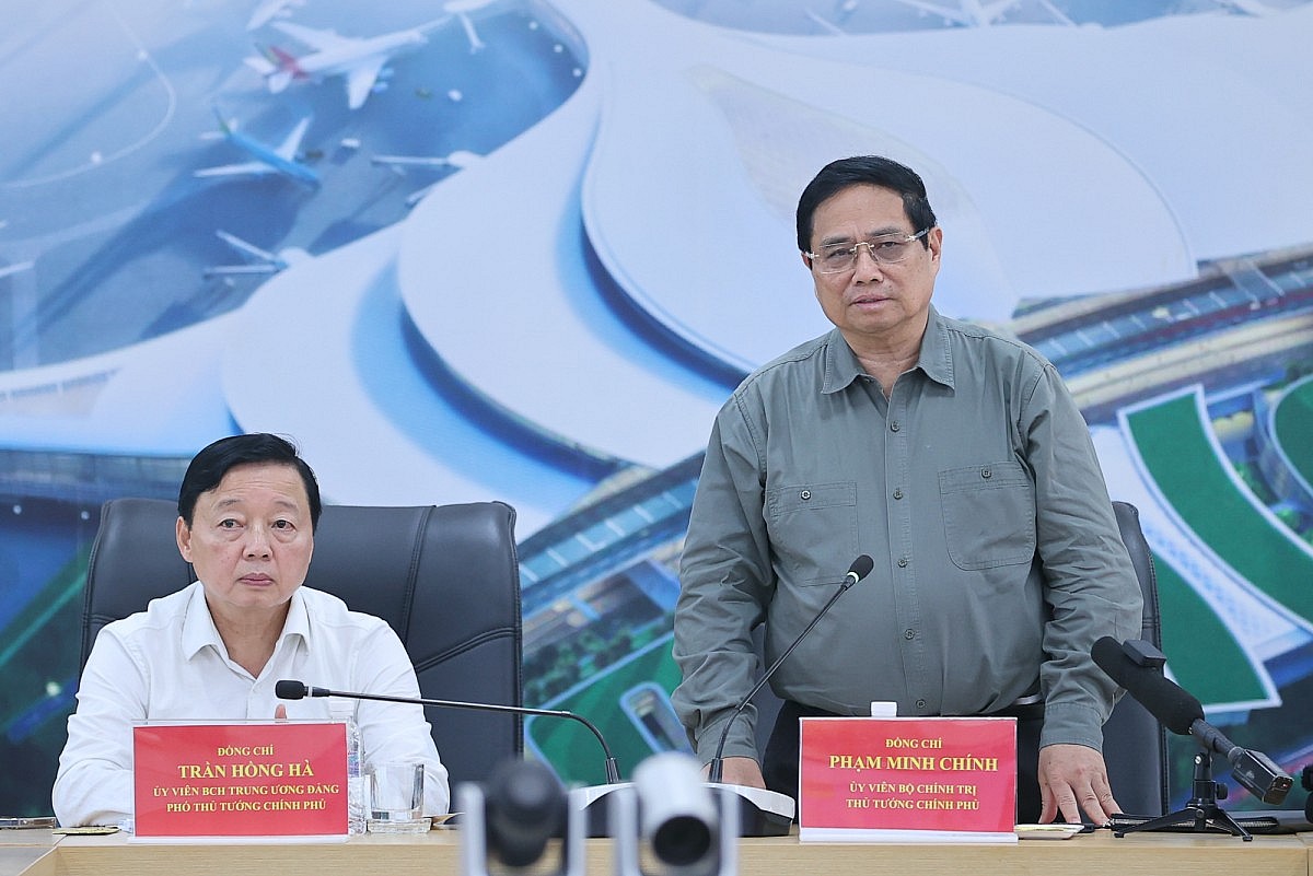 Thủ tướng yêu cầu các bộ, ngành, địa phương, đơn vị và ACV khẩn trương thực hiện chỉ đạo của Thủ tướng Chính phủ tại cuộc họp ngày 25/1 và theo chức năng, nhiệm vụ, quyền hạn; rà soát, xây dựng lại đường găng tiến độ theo mục tiêu để triển khai công việc - Ảnh: VGP/Nhật Bắc