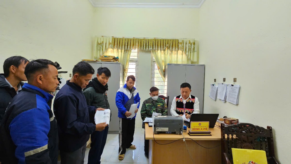 sùng a pó tà cóm