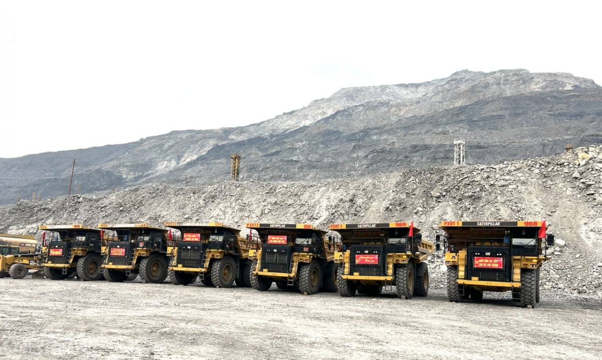 Doamh nghiệp than ra quân sản xuất đầu năm Doamh nghiệp than ra quân sản xuất đầu năm