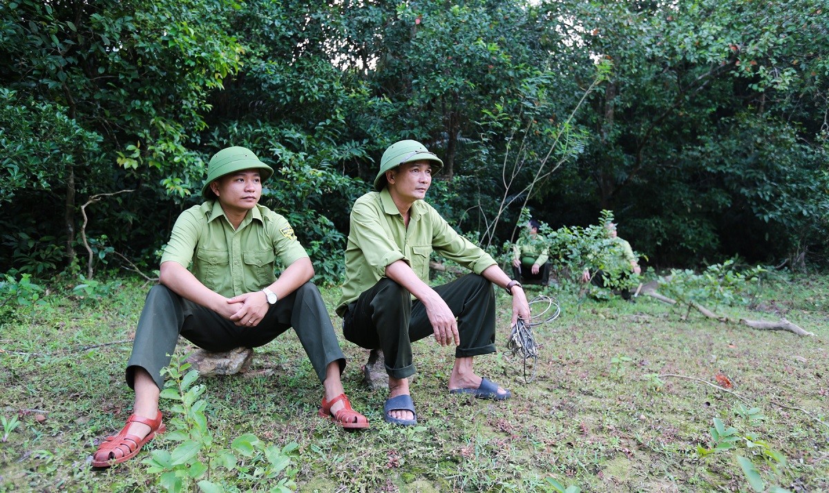 Các cán bộ Trạm quản lý bảo vệ rừng Kẻ Gỗ vẫn đau đáu con đường bảo vệ thú rừng khỏi nạn săn bẫy. (Ảnh: Thành Đô) Các cán bộ Trạm quản lý bảo vệ rừng Kẻ Gỗ vẫn đau đáu con đường bảo vệ thú rừng khỏi nạn săn bẫy. (Ảnh: Thành Đô)