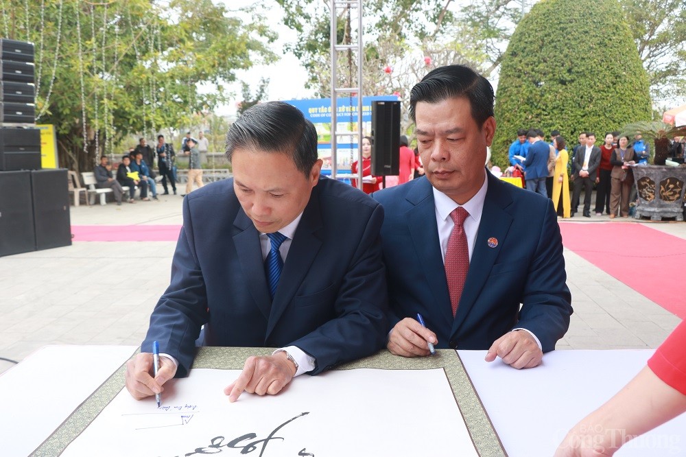 Hải Phòng: Tưng bừng lễ hội khai bút đầu xuân