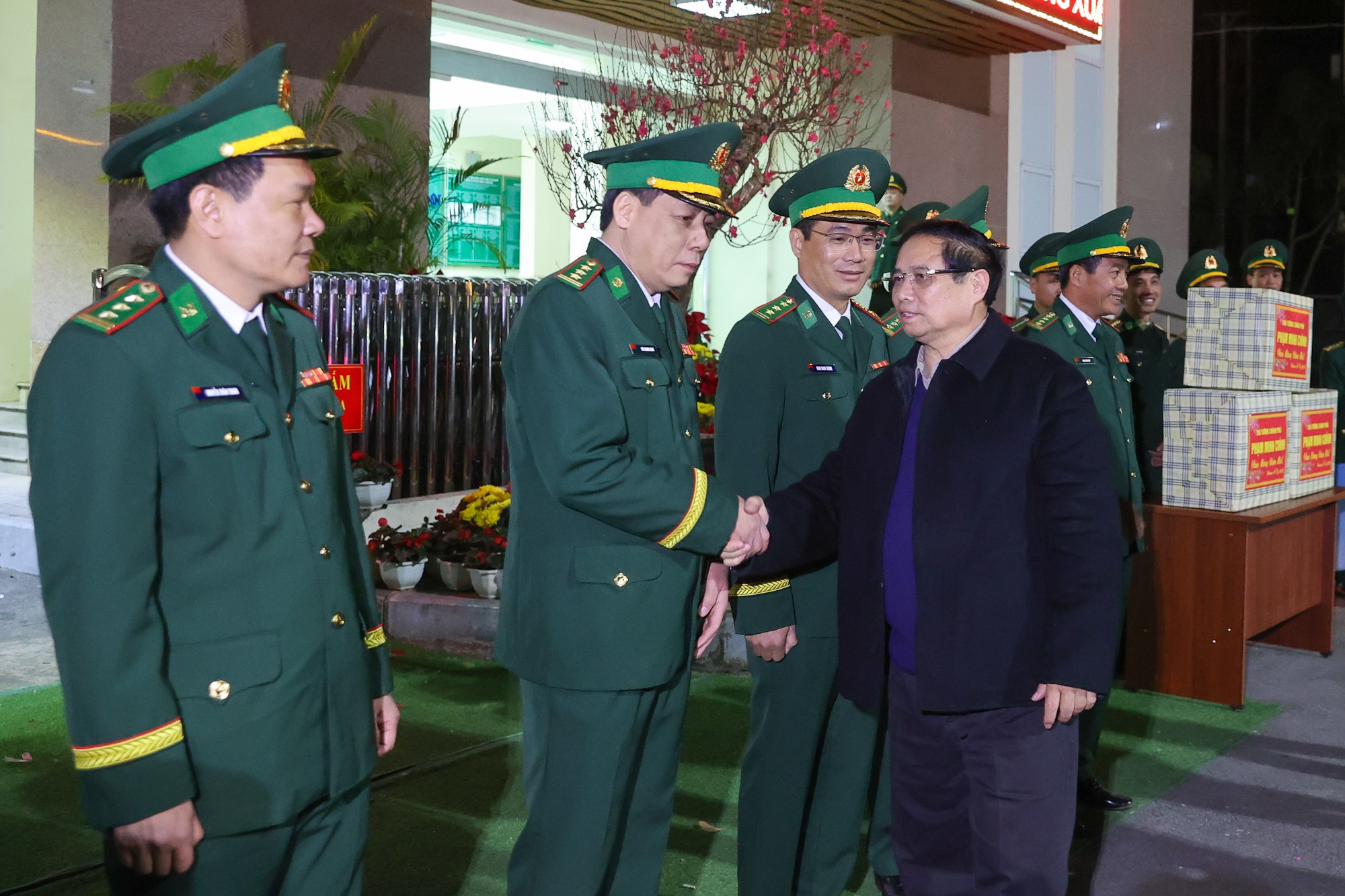 Thủ tướng thăm, động viên Bộ đội Biên phòng Lạng Sơn
