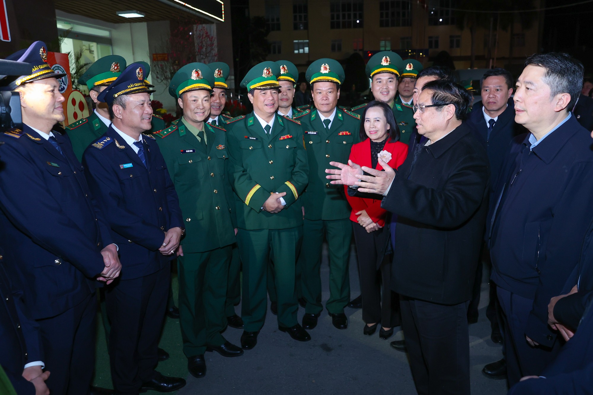 Thủ tướng thăm, động viên Bộ đội Biên phòng Lạng Sơn