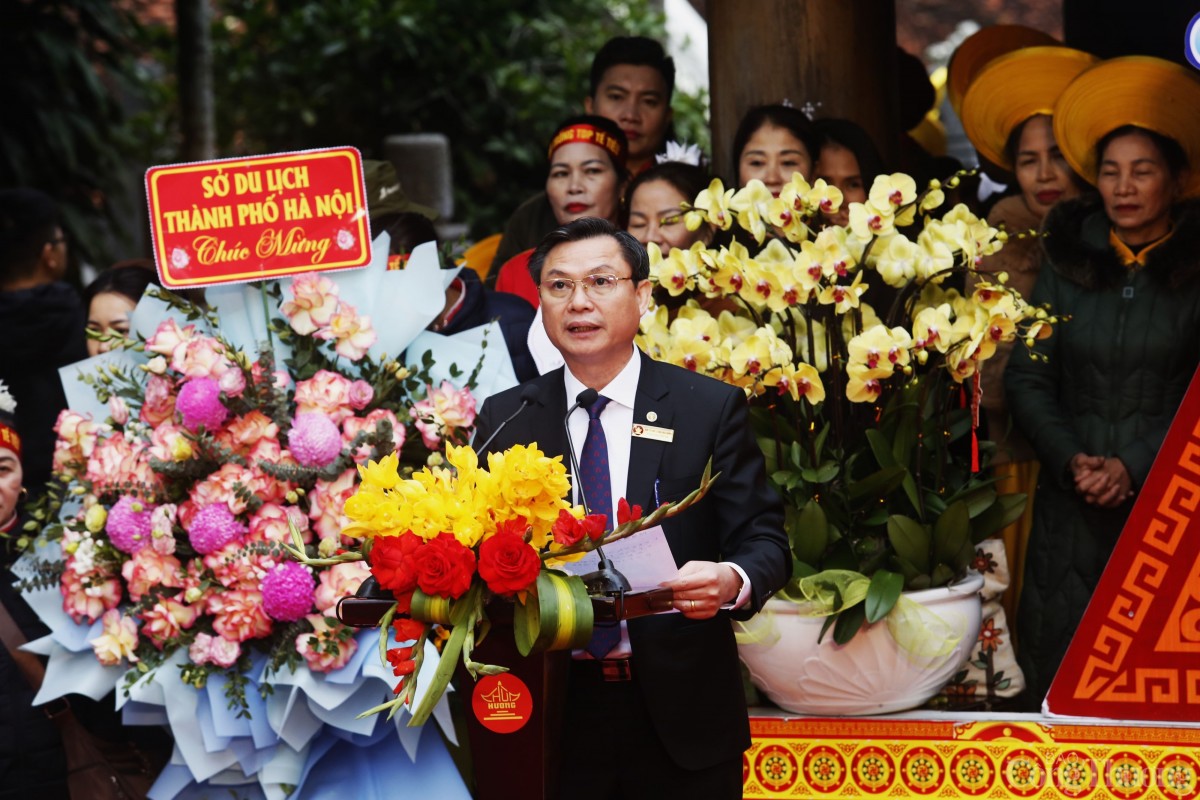 Hàng nghìn người đội mưa lễ Phật ngày khai hội chùa Hương