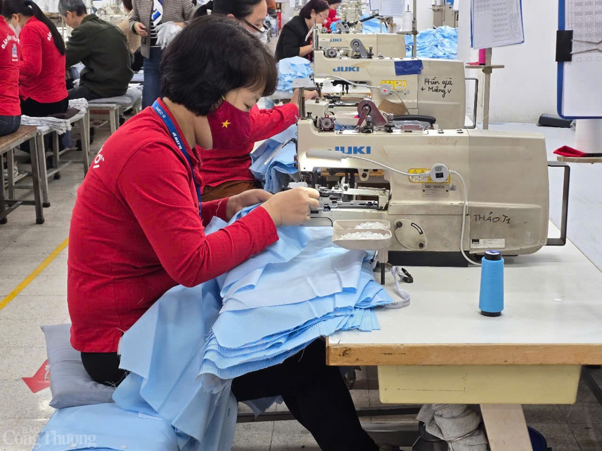 Gần 12.000 người lao động May 10 ra quân sản xuất đầu Xuân Gần 12.000 người lao động May 10 ra quân sản xuất đầu Xuân