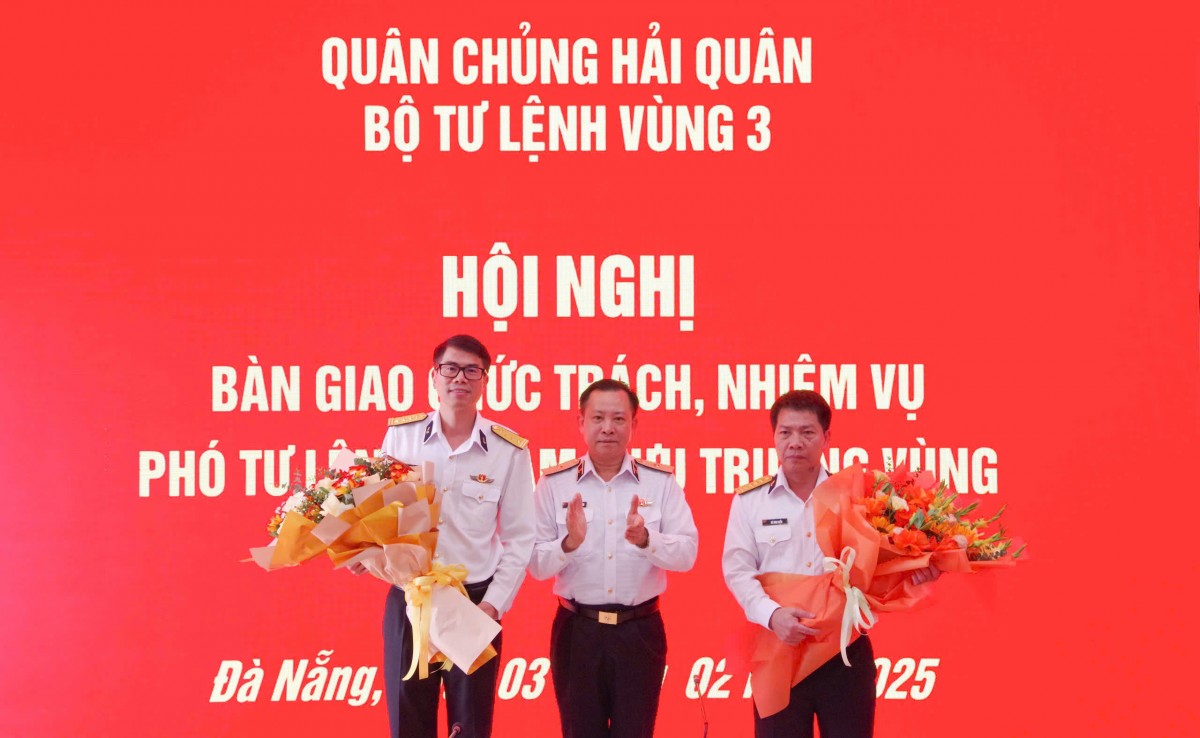 Bàn giao nhiệm vụ Tham mưu trưởng Vùng 3 Hải quân Bàn giao nhiệm vụ Tham mưu trưởng Vùng 3 Hải quân