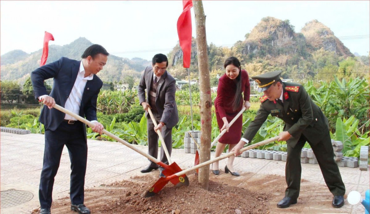 Sơn La: Phát động trồng cây đầu Xuân Ất Tỵ năm 2025 Sơn La: Phát động trồng cây đầu Xuân Ất Tỵ năm 2025